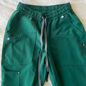 Women XS Hunter Green Mediclo jogger scrub bottoms.
